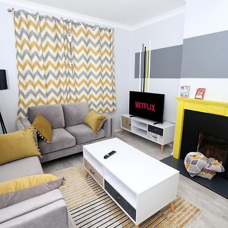 3-Bed House With Parking Near London O2 Apartment Екстериор снимка