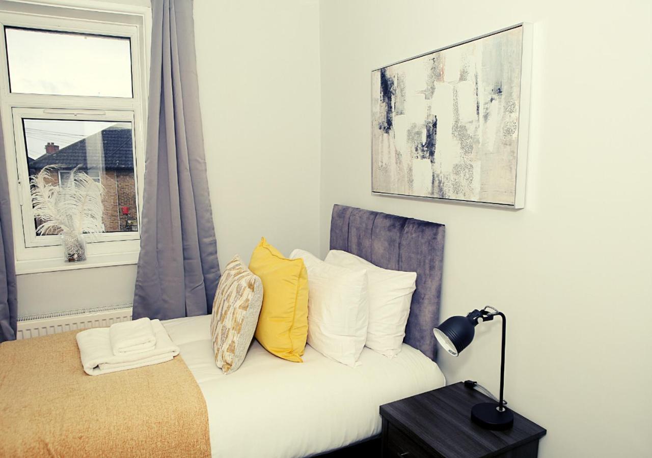 3-Bed House With Parking Near London O2 Apartment Екстериор снимка